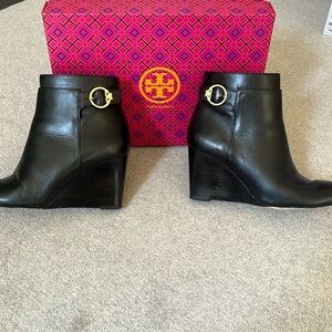 Leather Tory Burch bootie and sole with wedge heel